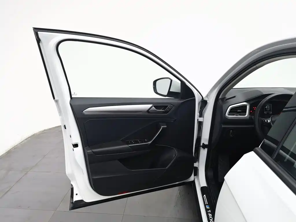 Volkswagen T-Roc — миниатюра 8