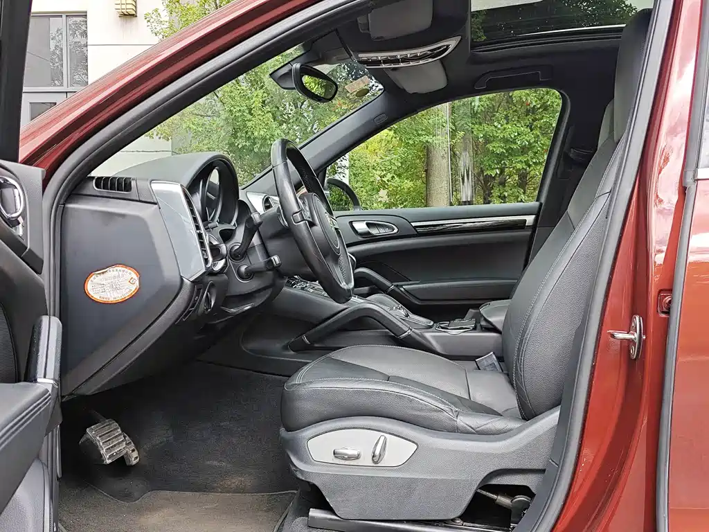 Porsche Cayenne — миниатюра 10
