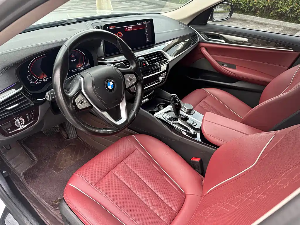 BMW 5 Series — миниатюра 9