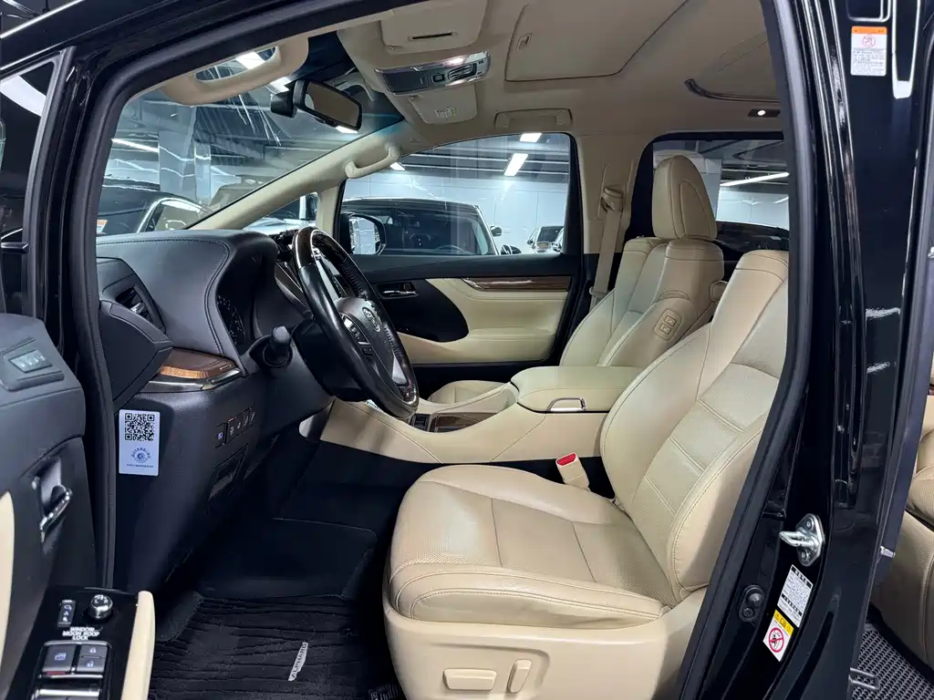 Toyota Alphard — миниатюра 7