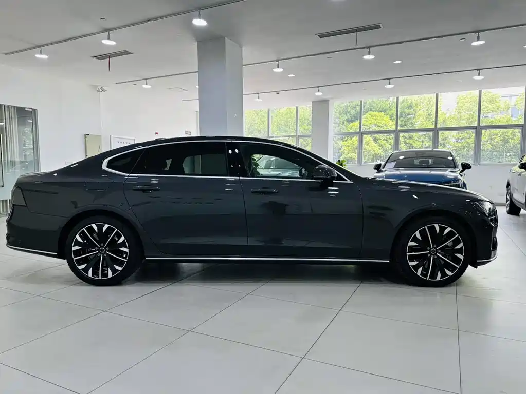 Volvo S90 2026 Luxury