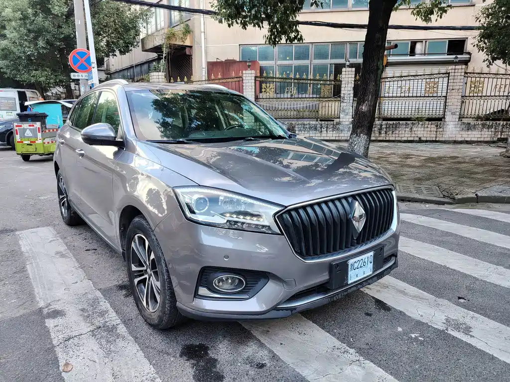Borgward BX7 — миниатюра 3