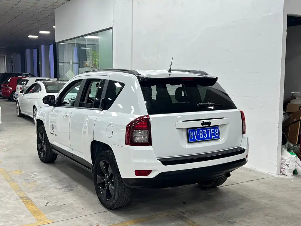 Jeep Compass (Import) — миниатюра 6