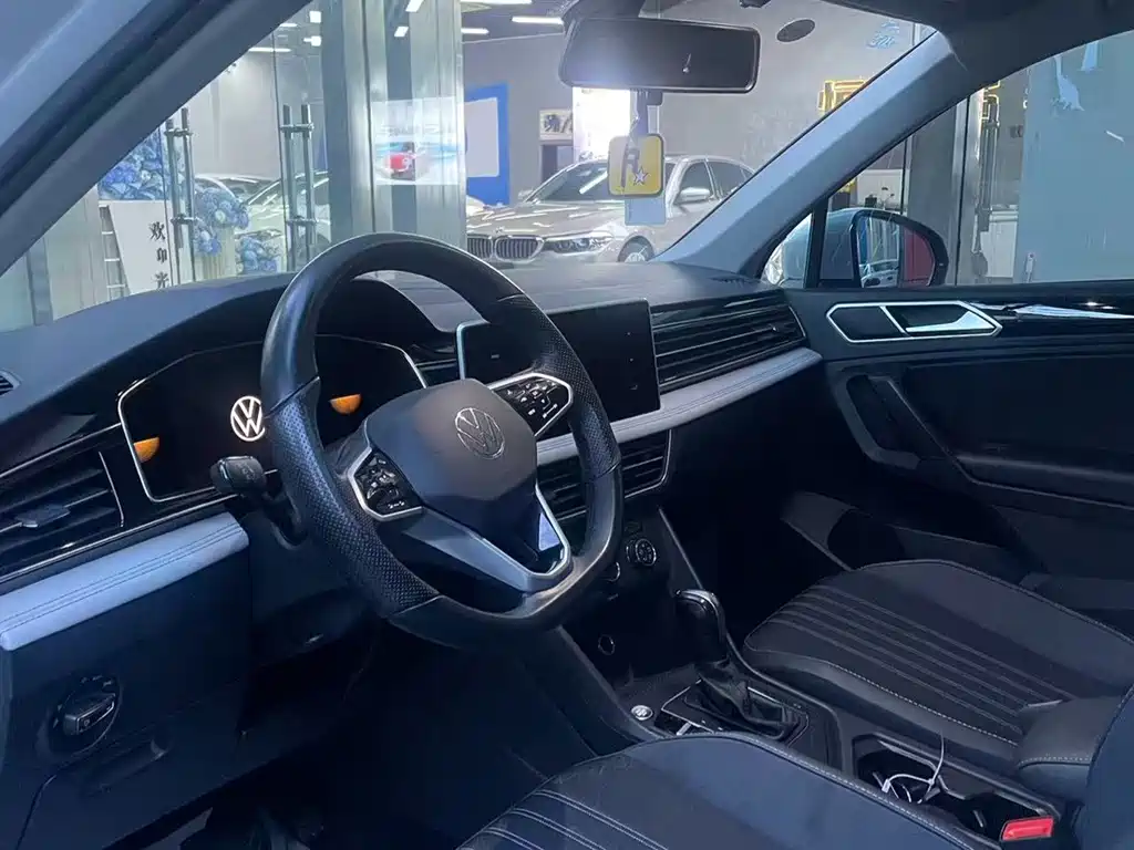 Volkswagen Tiguan L — миниатюра 7