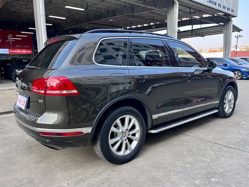 VOLKSWAGEN TOUAREG