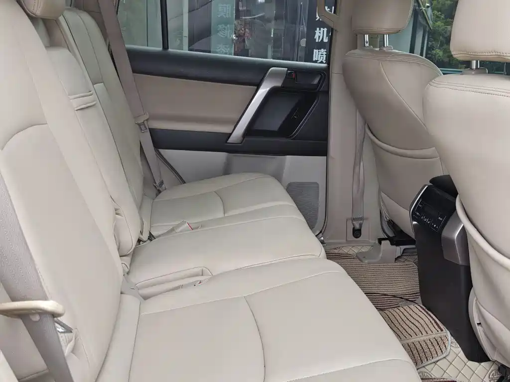 Toyota Land Cruiser Prado 2010 2.7L AT Luxury