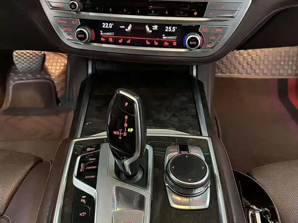 BMW 7 SERIES
