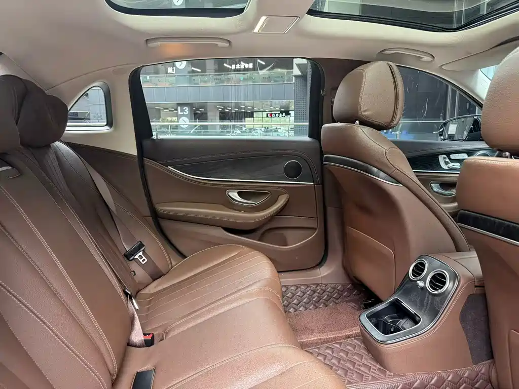 Mercedes-Benz E-Class — миниатюра 7