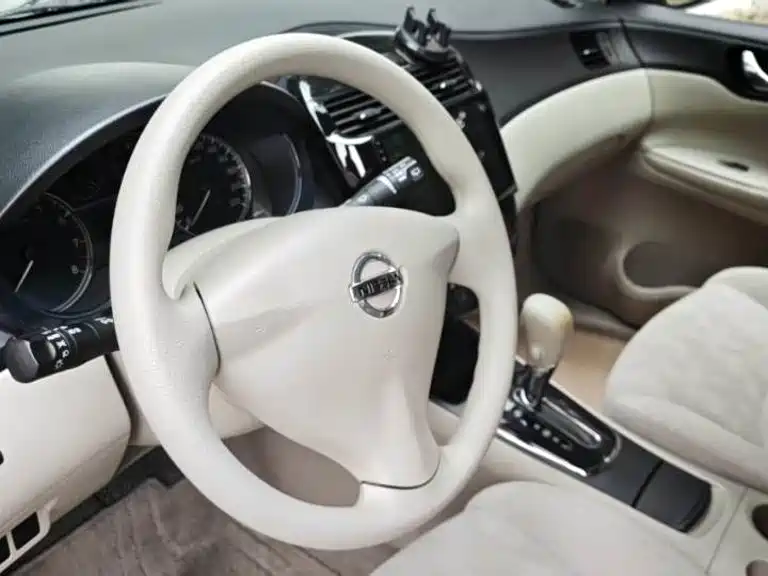 Nissan Tiida — миниатюра 6