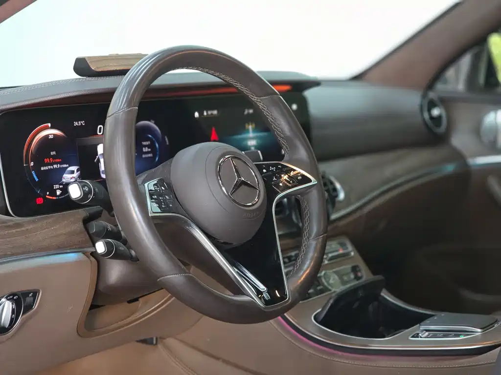 Mercedes-Benz E-Class — миниатюра 5