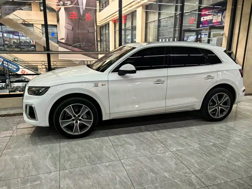Audi Q5L — миниатюра 2