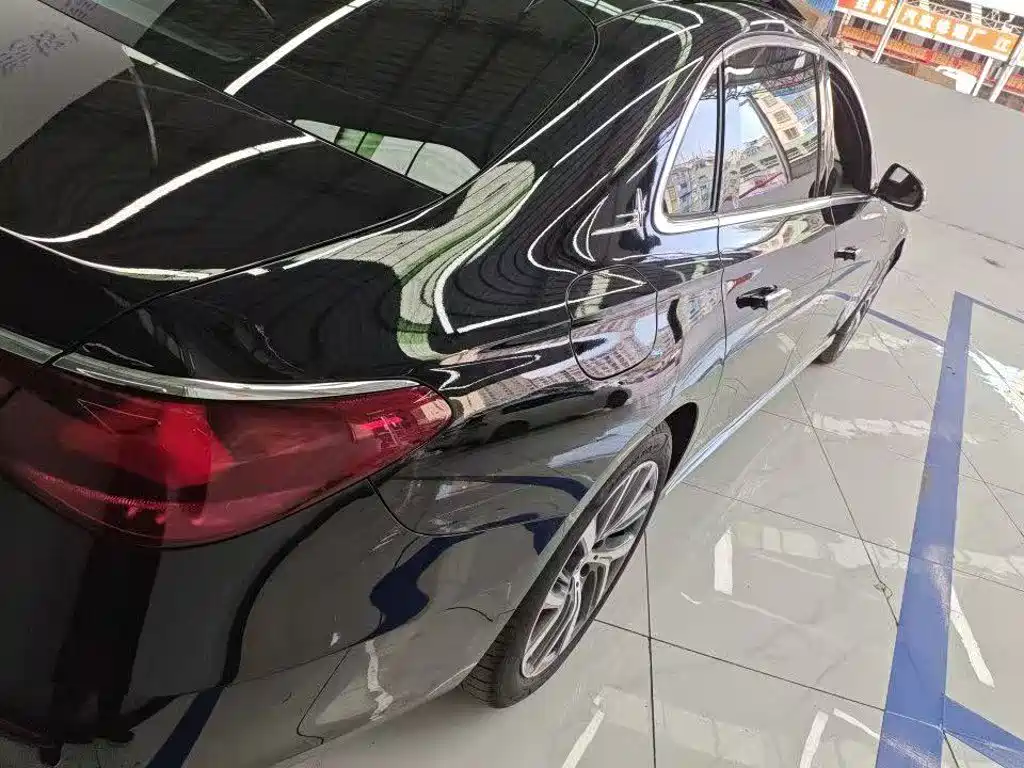 Mercedes-Benz E-Class — миниатюра 9