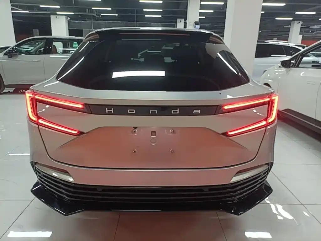 Honda e:NP2 2