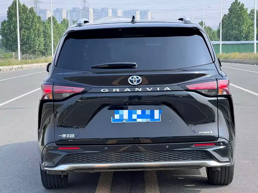 Toyota Granvia — миниатюра 20