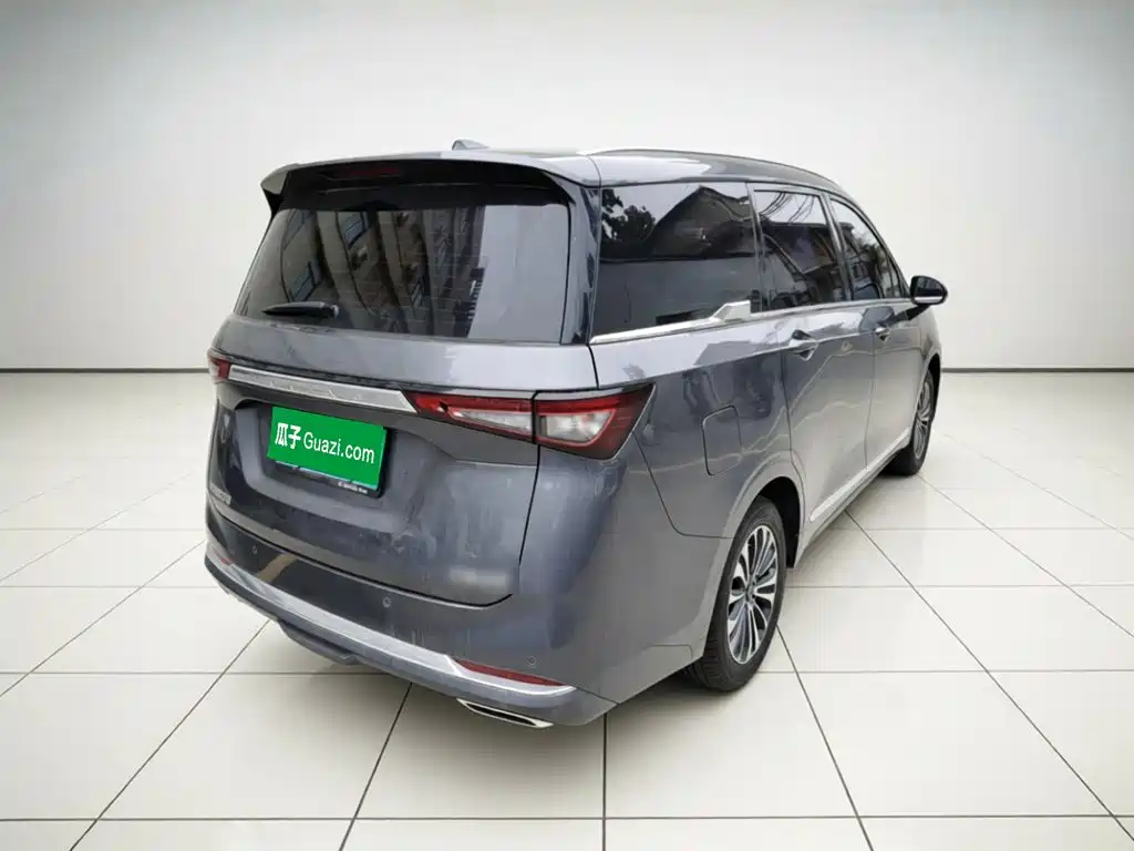 Wuling Jiachen — миниатюра 4