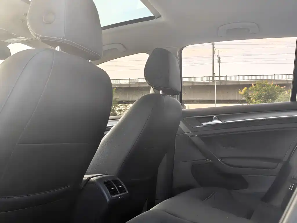 Volkswagen Golf — миниатюра 12