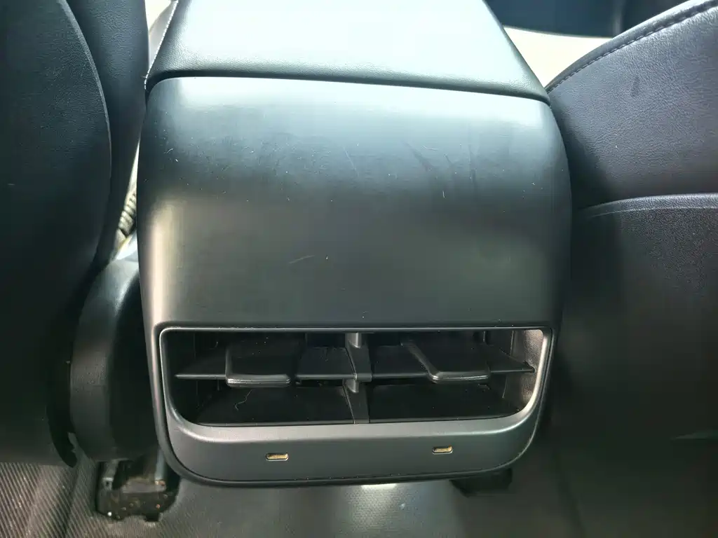 Tesla Model 3 — миниатюра 12