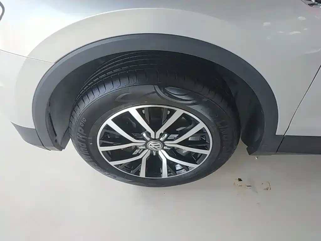 Volkswagen Tiguan L — миниатюра 23