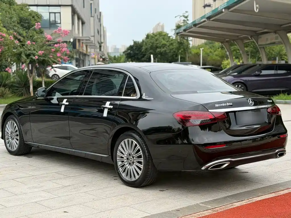 Mercedes-Benz E-Class — миниатюра 7