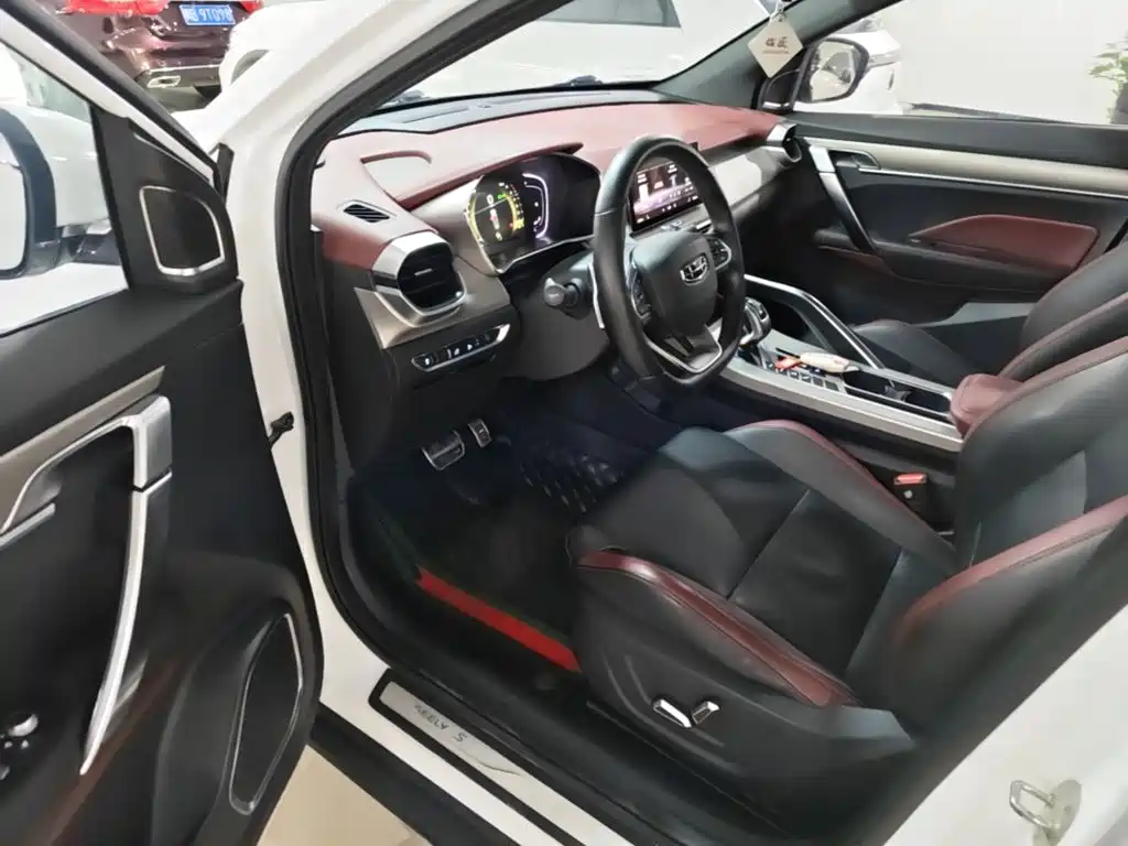 Geely Binyue — миниатюра 16