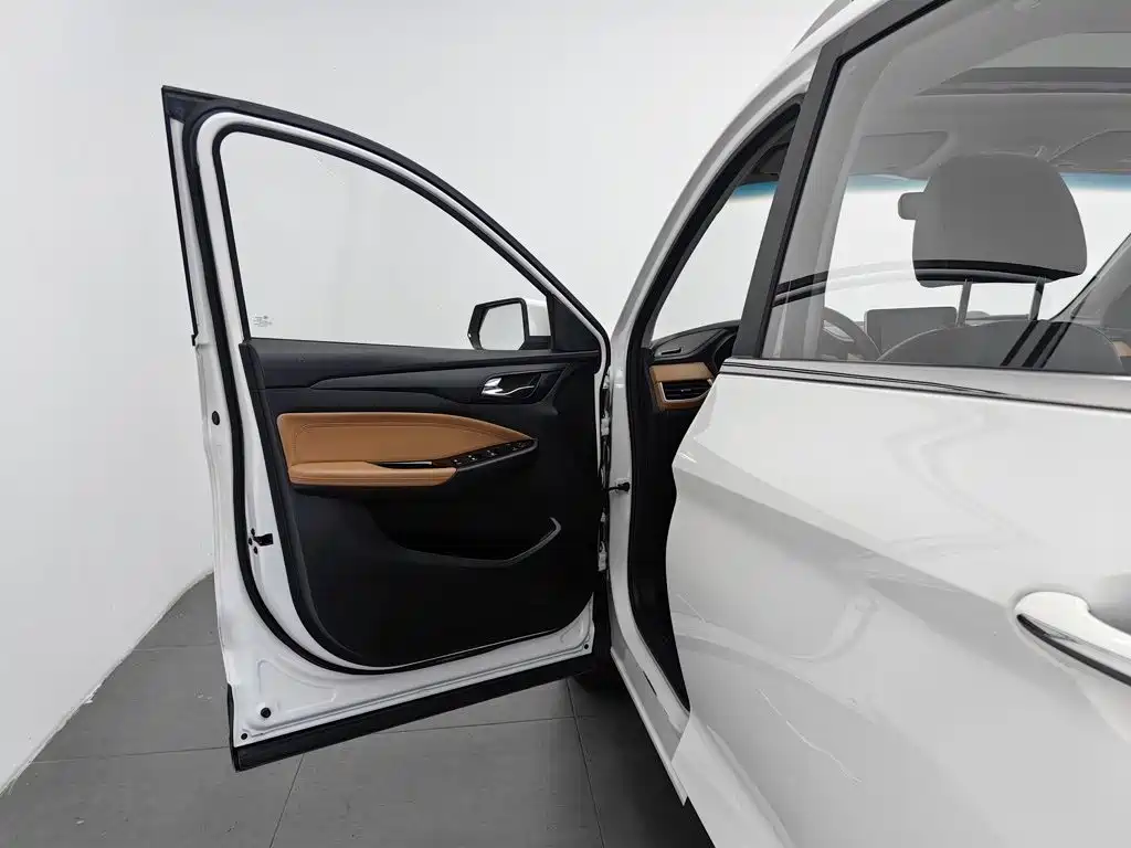 Wuling Hongguang S3 — миниатюра 8