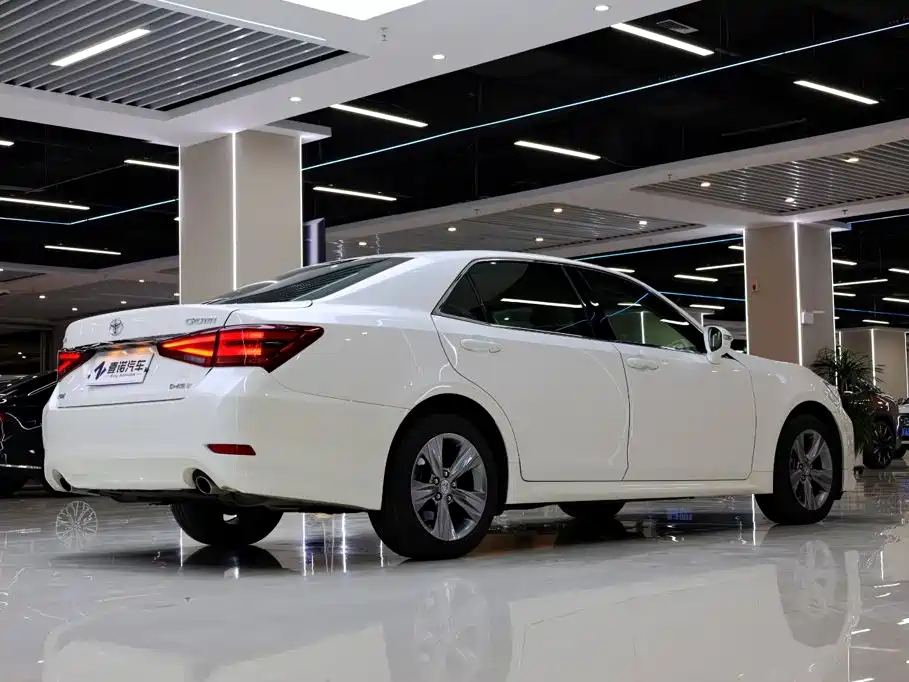 Toyota Crown — миниатюра 15