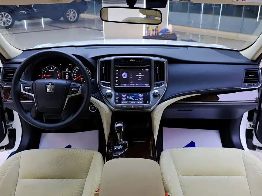 Toyota Crown — миниатюра 19