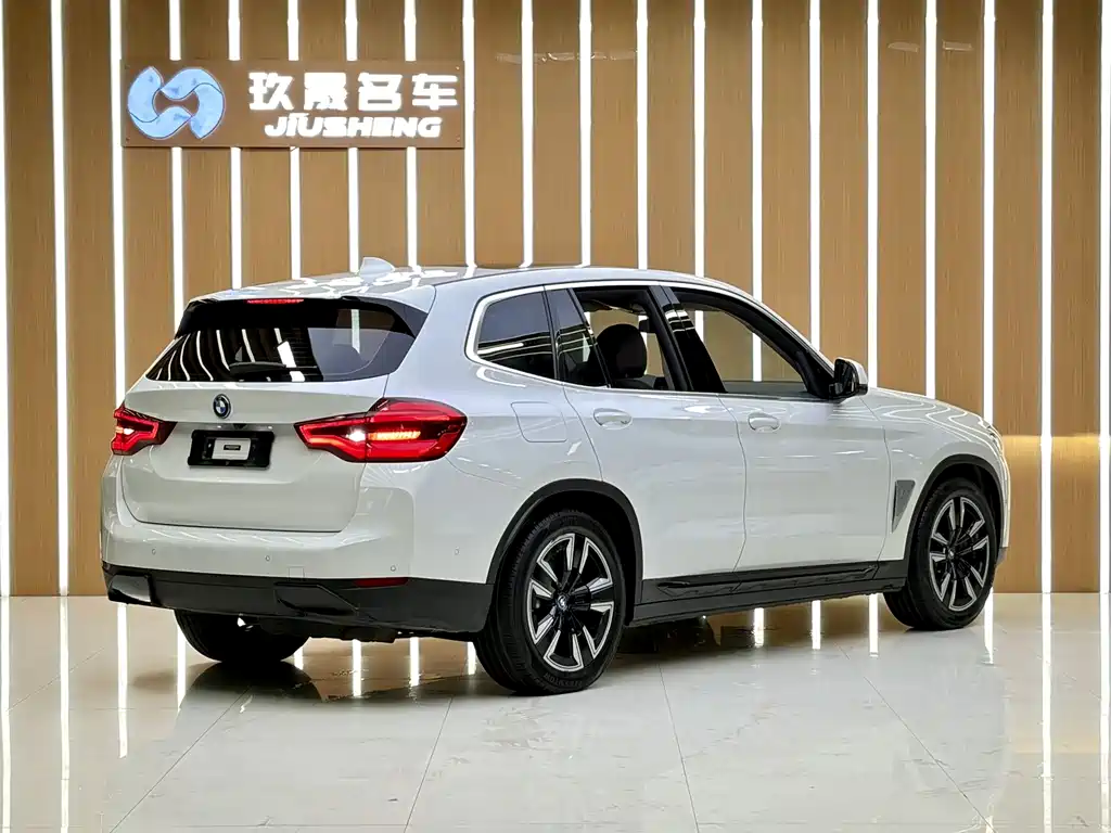 BMW iX3 — миниатюра 22
