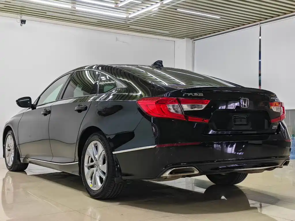 Honda Accord — миниатюра 9