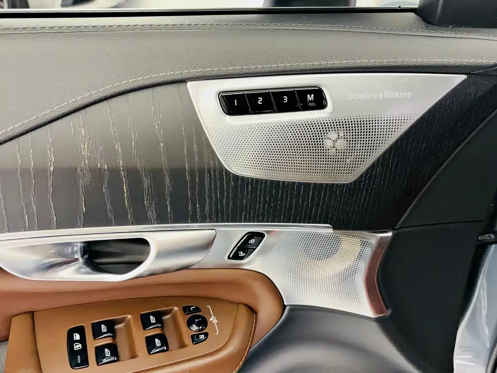 Volvo XC90 — миниатюра 12