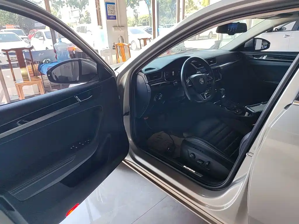 Skoda Superb — миниатюра 16