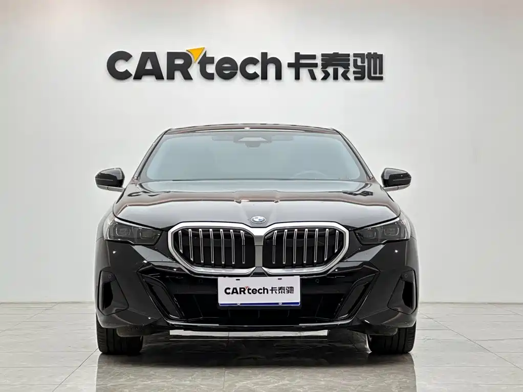 BMW 5 Series — миниатюра 7