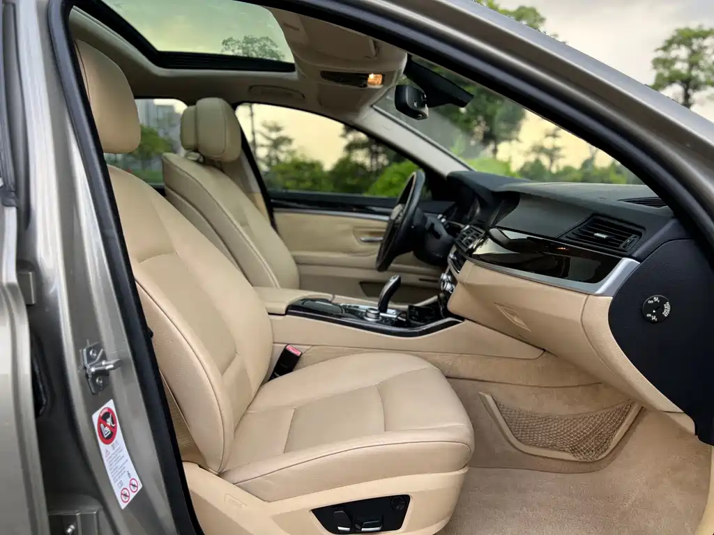 BMW 5 Series — миниатюра 12