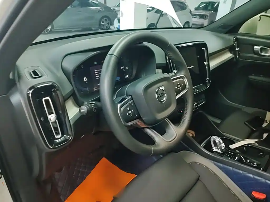 Volvo XC40 — миниатюра 10
