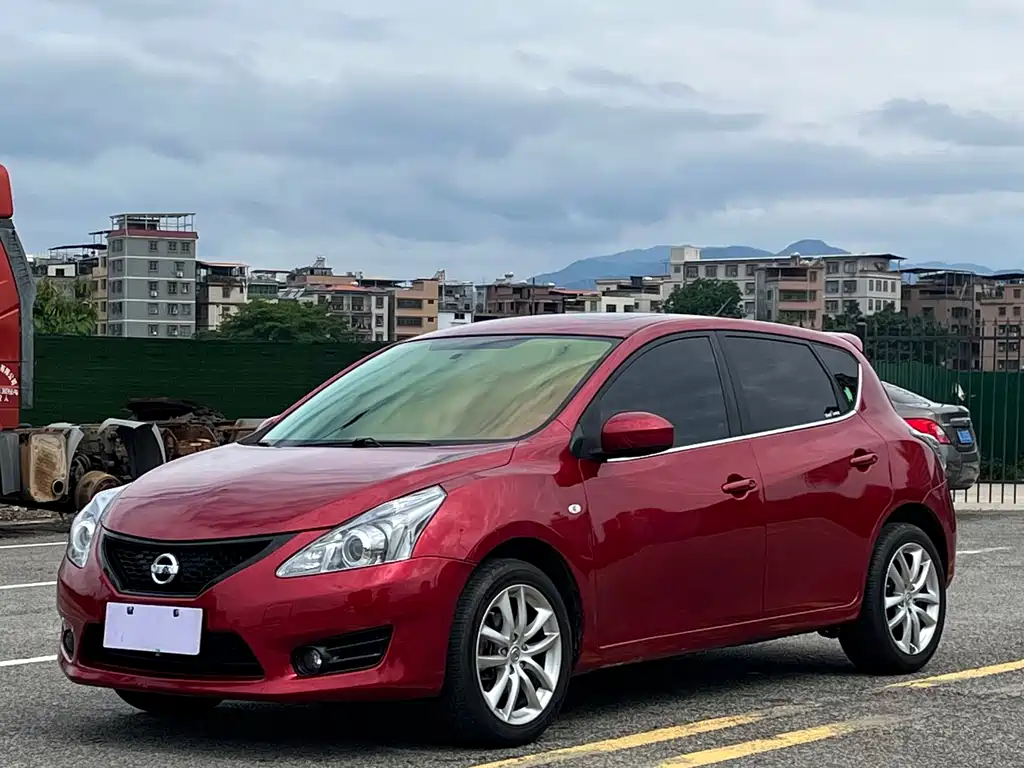 Nissan Tiida 2013