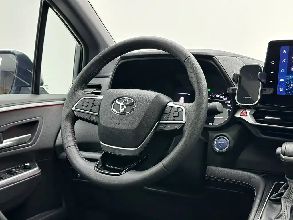 Toyota Sienna — миниатюра 19