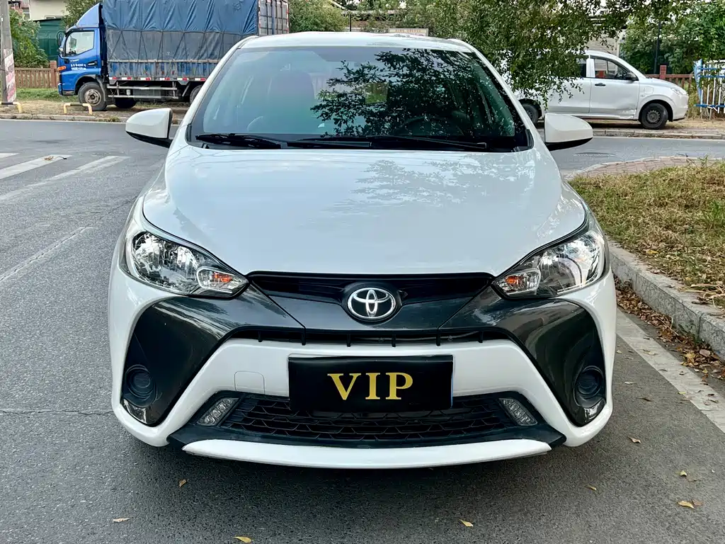 Toyota Yaris L — миниатюра 2