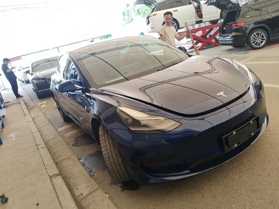 Tesla Model 3 — миниатюра 12