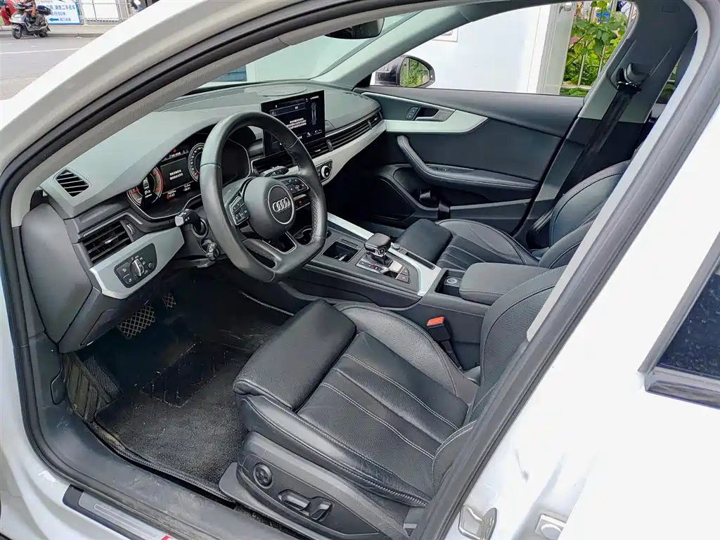 Audi A4L - фото 7