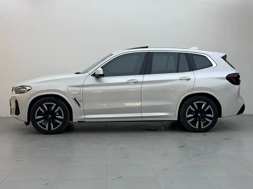 BMW iX3 2024 Lead