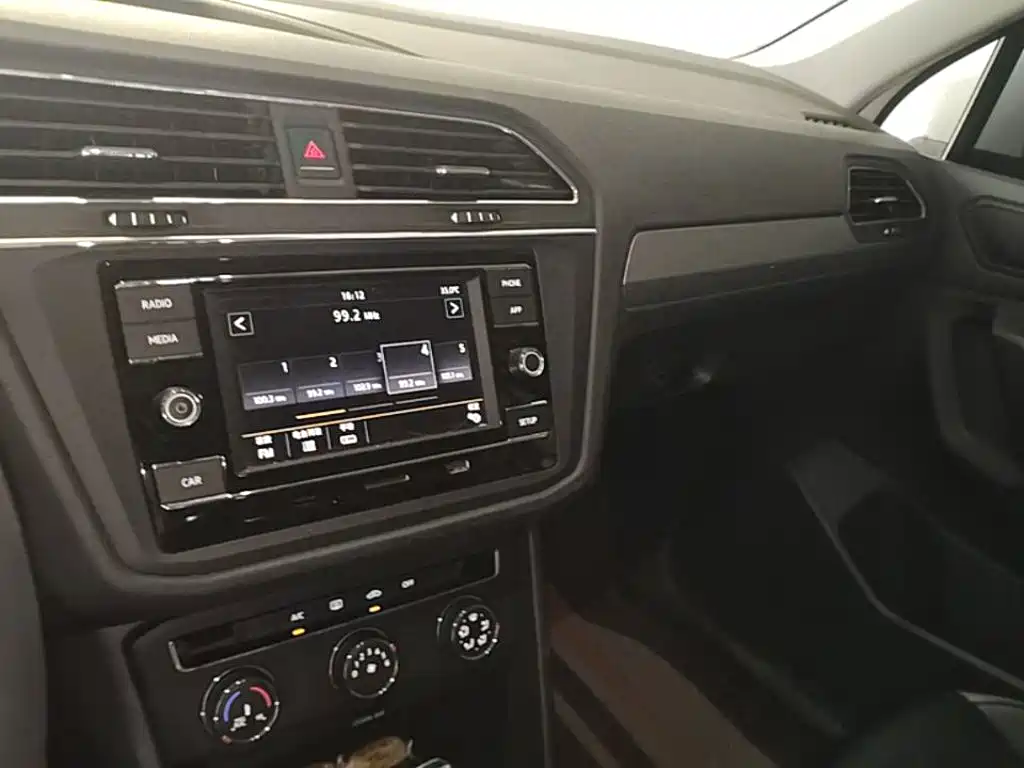 Volkswagen Tiguan L — миниатюра 20