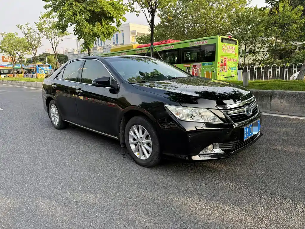 Toyota Camry — миниатюра 3