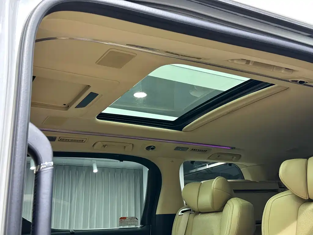 Toyota Alphard — миниатюра 20