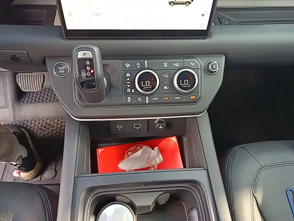Land Rover Defender — миниатюра 21