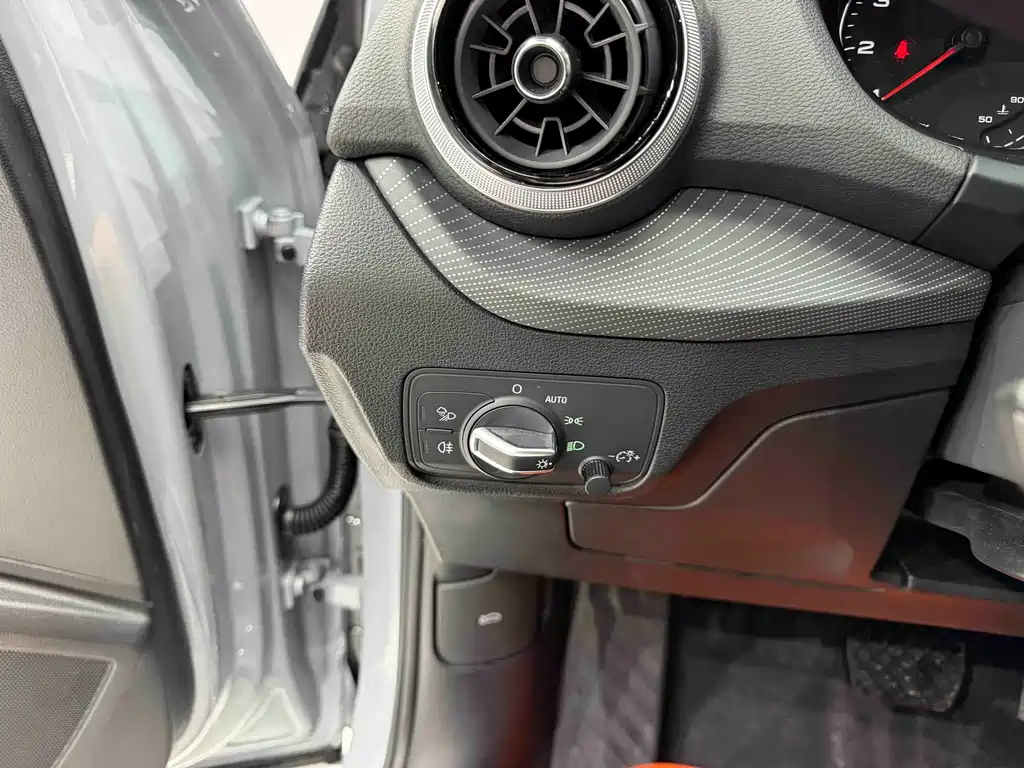 Audi Q2L 2022 35 TFSI Fashion