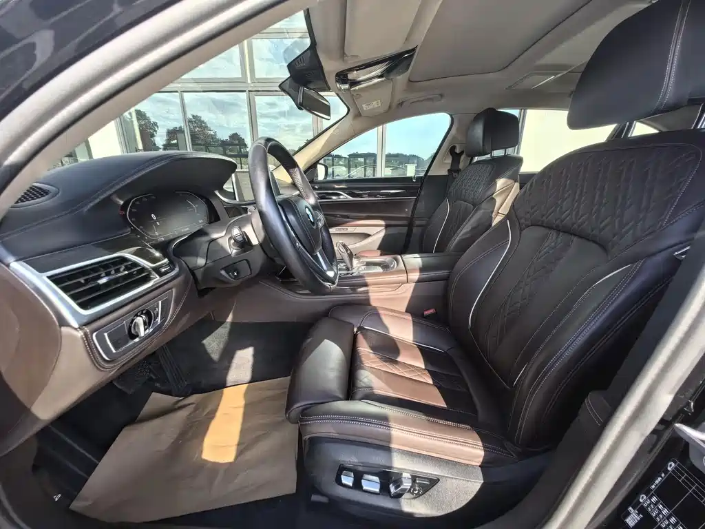 BMW 7 Series — миниатюра 4