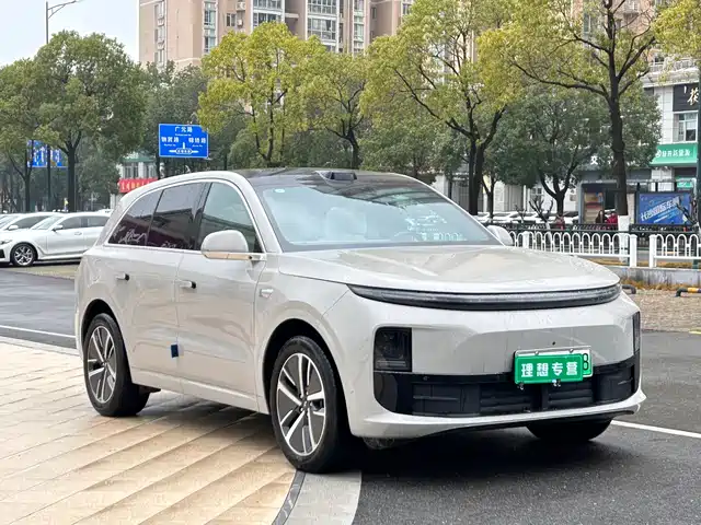 Li Auto IDEAL L6 2025