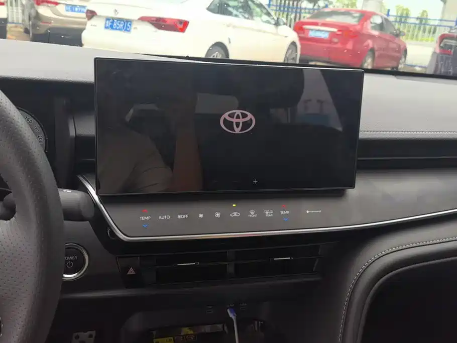 Toyota Camry — миниатюра 13