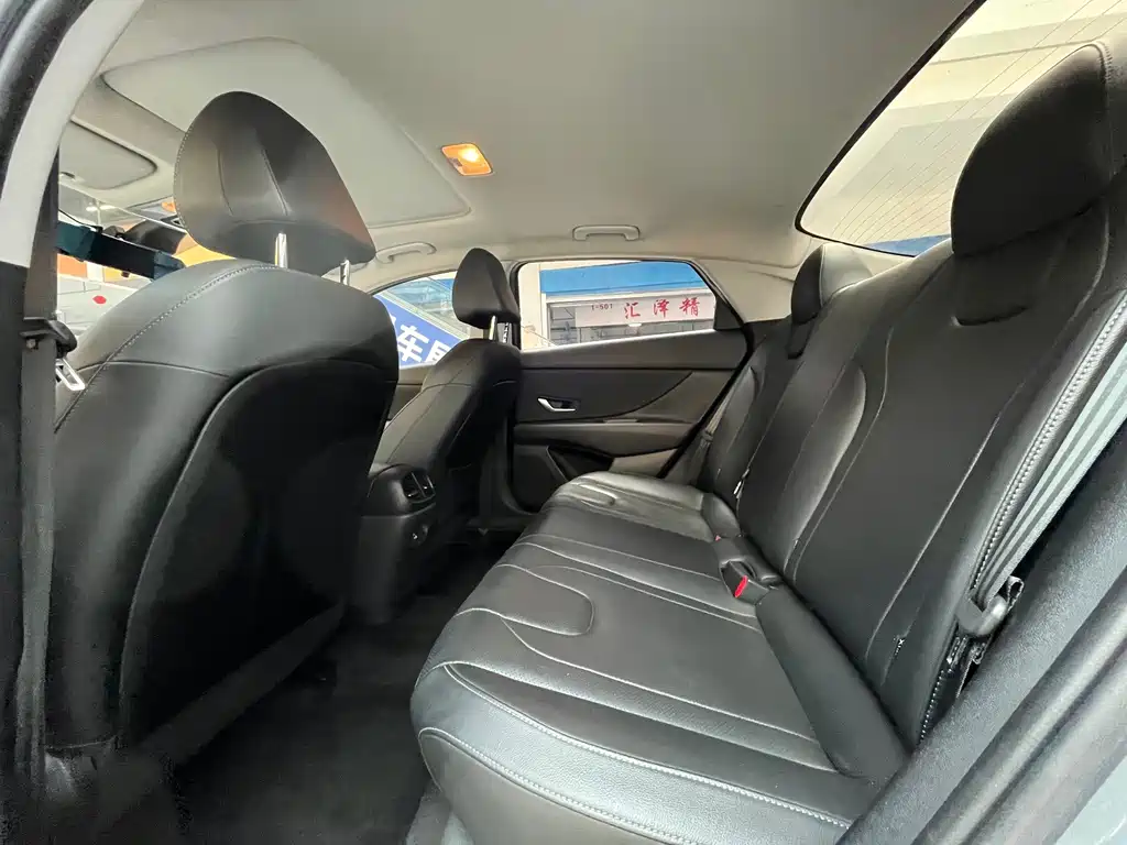 Hyundai Elantra — миниатюра 10