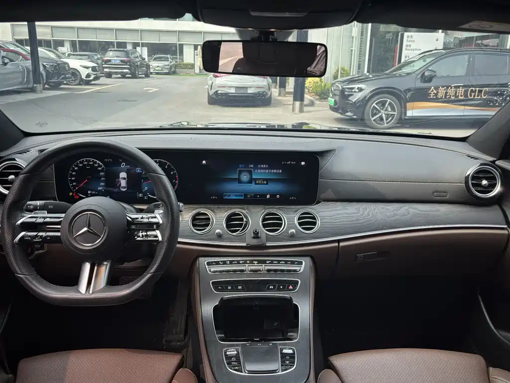 Mercedes-Benz E-Class — миниатюра 8
